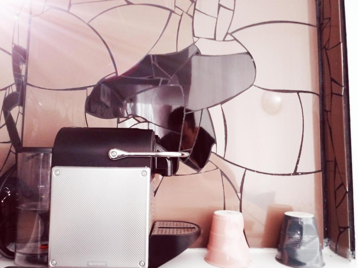 Studio Situe Dans Un Quartier Calme Et Residentiel A Montrouge A Seulement 2 Minutes Du Metro Exterior foto